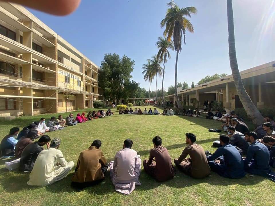 NaeemBalochPk's tweet photo. بلوچ اسٹوڈنٹس آرگنائزیشن ( پجار ) کراچی زون کے زیر اہتمام اسٹیڈی سرکل کا انعقاد جس میں نیشنل پارٹی کے نائب صدر ڈاکٹر اسحاق بلوچ نے طلباء سیاست میں موجودہ بحرانی کیفیت پہ لیکچر دی اور سوال جواب کے سیشن کا انعقاد ہوا ۔ سابقہ ایم پی اے سابقہ ایم پی اے ڈاکٹر شمع اسحاق 1/1، https://t.co/jfk4WnBz9u