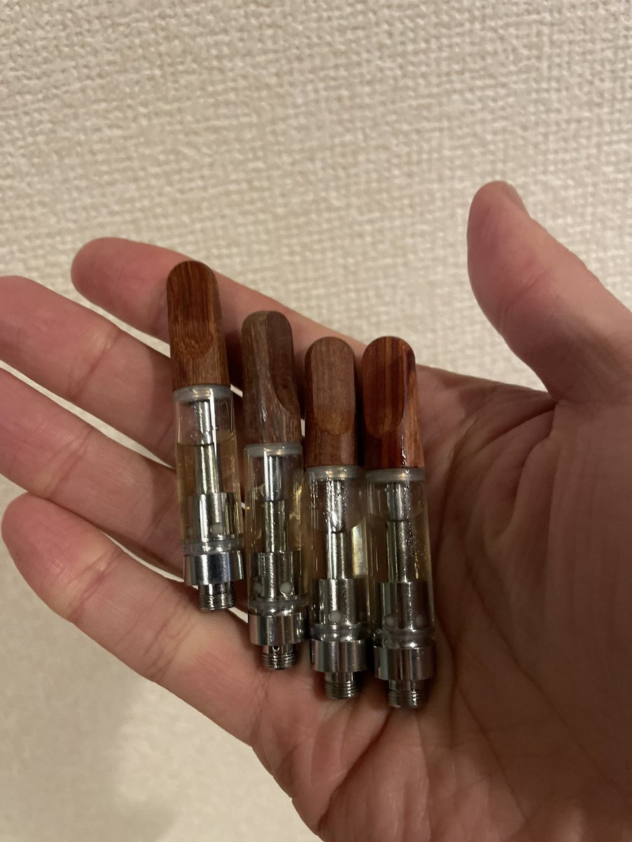 自作でHHCとCBDと若干のPGを入れて自分用に作ってみましたー。体感が感じやすく、集中力アップに良かったです。（個人的には、HHCであってもハートアタックがないから、不安なく吸えましたw）
こちら、春から販売します。
#HHCリキッド #cbdリキッド　#CBDkabuku