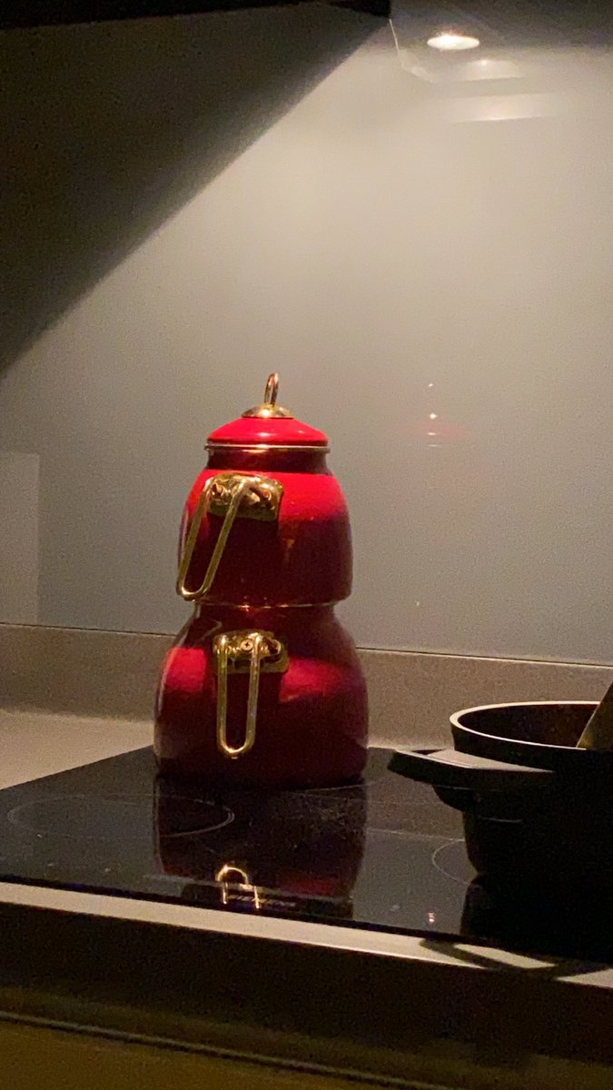 şu fotoğrafa bakarak üzüntüden bi küçük açıcam biraz sonra ya, bu aşk halis mi..