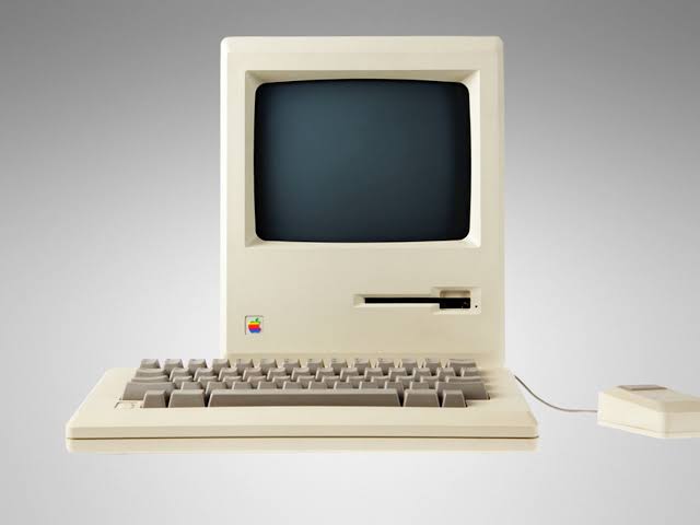 KentGuingguing's tweet image. #MacintoshComputerDay, celebrated on January 24, celebrates the same day in 1984 when the very first Macintosh computer, the predecessor of today’s #Apple  computers, was introduced to the public. 

#macintoshcomputer
#computers