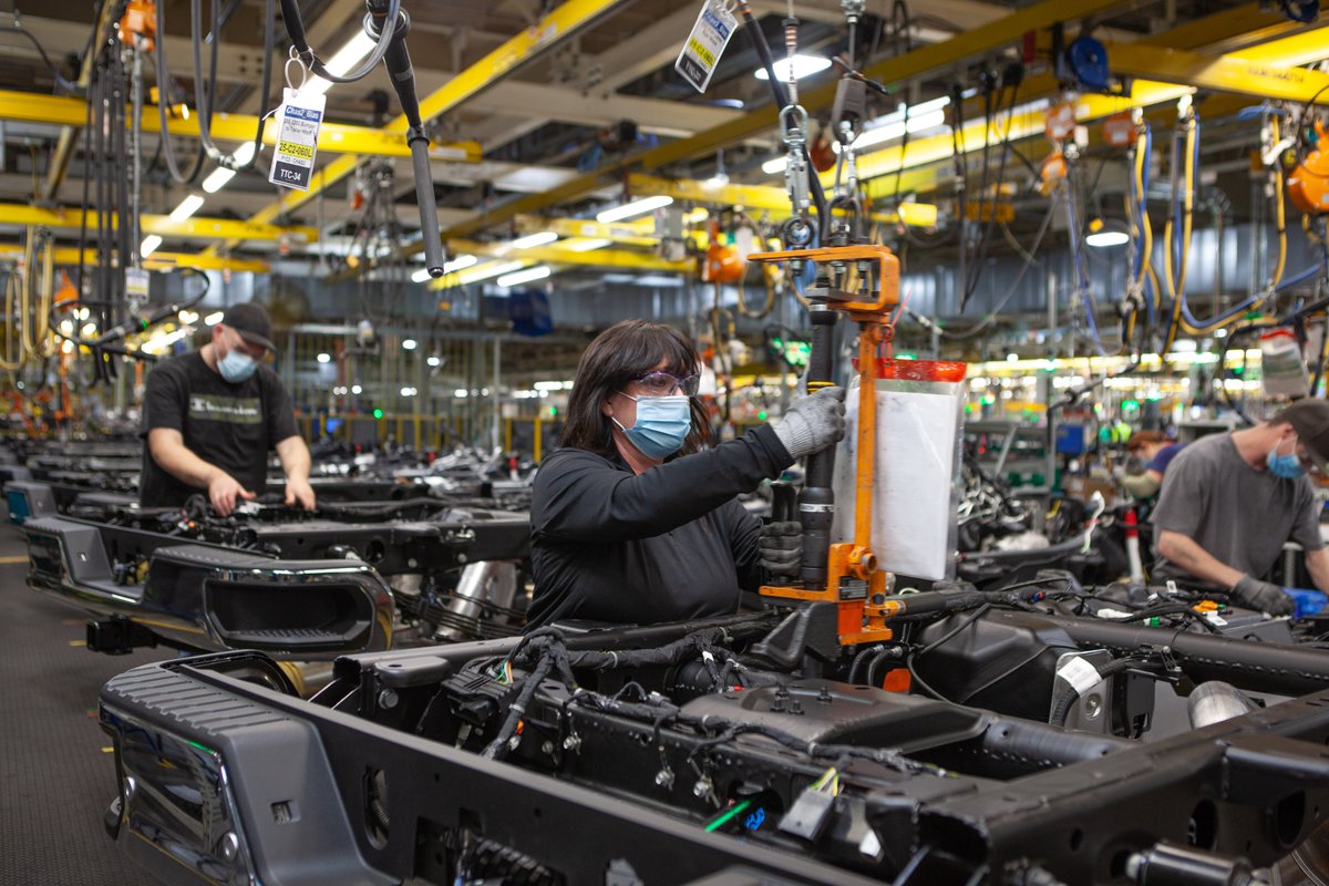 GMcanada's tweet photo. Today, just 2 months after the first @Chevrolet #Silverado rolled off the line at the reopened Oshawa Plant, the 2nd shift production has begun. In 2021, GM announced the hiring &amp; training of 1,800 new jobs &amp; the plant continues its launch acceleration: https://t.co/dIZTyEiWIH https://t.co/4W2s64Q1YU
