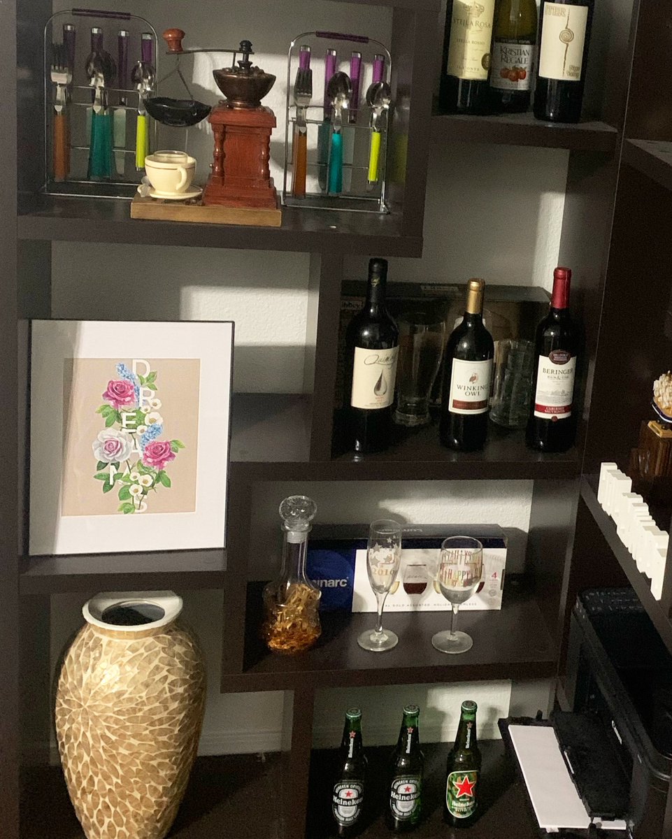 yumi_vu's tweet photo. I think I just started a whole chain reaction for customers’ feedbacks 🥰. They are sending me a lot of love and really nice pictures too. 

#FeelingGood #Thankful #arts #watercolor #paintings #PaintWithLove #decorations https://t.co/OX53wfy2mn