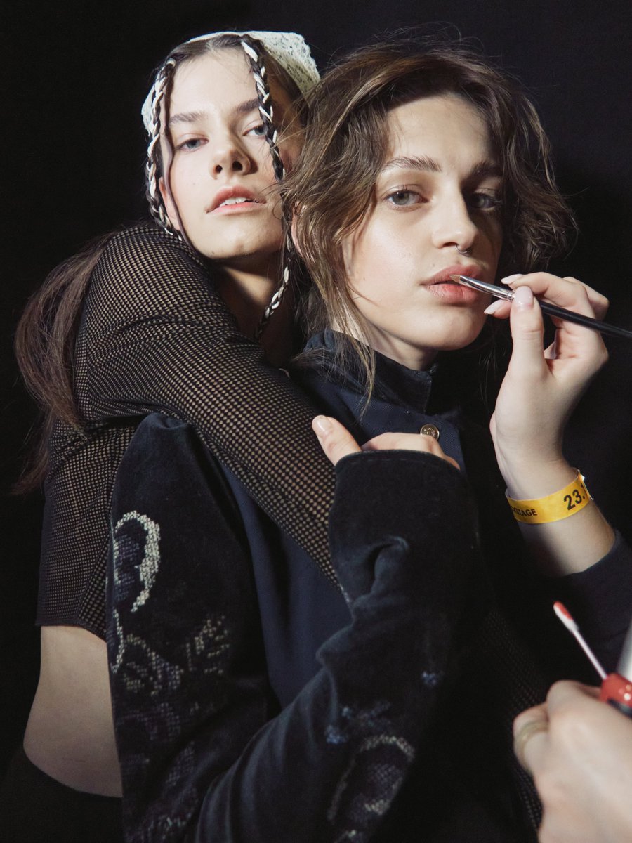rusfashcouncil's tweet photo. While we are waiting for the launch of Mercedes-Benz Fashion Week Russia new edition, let’s rewind and take a look at last autumn’s snapshots 💫
Photo: @pavelmirs https://t.co/jX6vudA4Y7