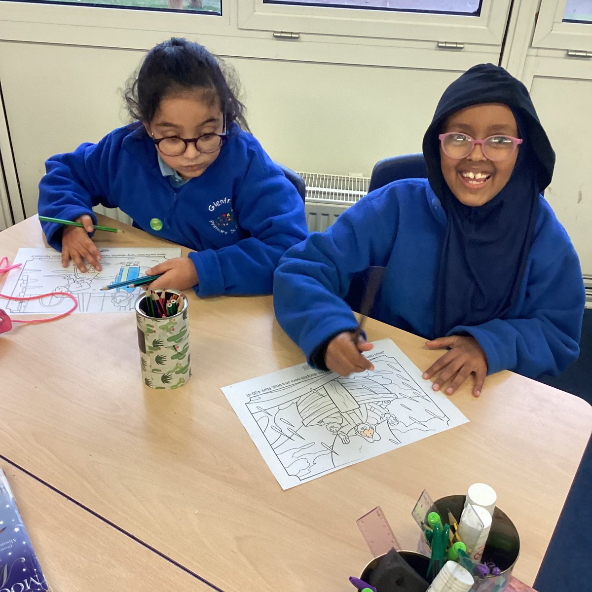 glenfromep's tweet photo. Cedar class using different art mediums for RE.#year3 #cedarclass https://t.co/XXADs0PEcy