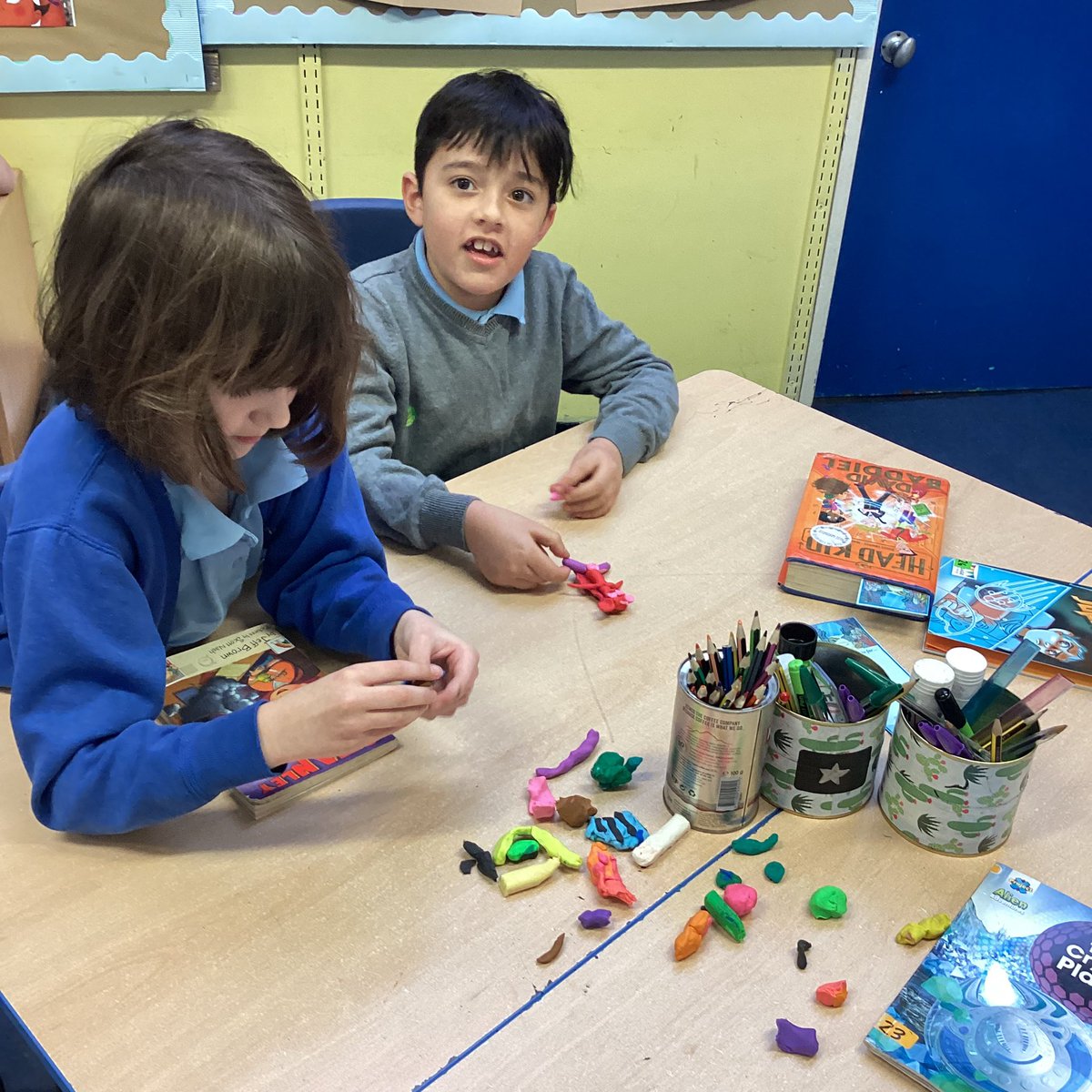 glenfromep's tweet photo. Cedar class using different art mediums for RE.#year3 #cedarclass https://t.co/XXADs0PEcy