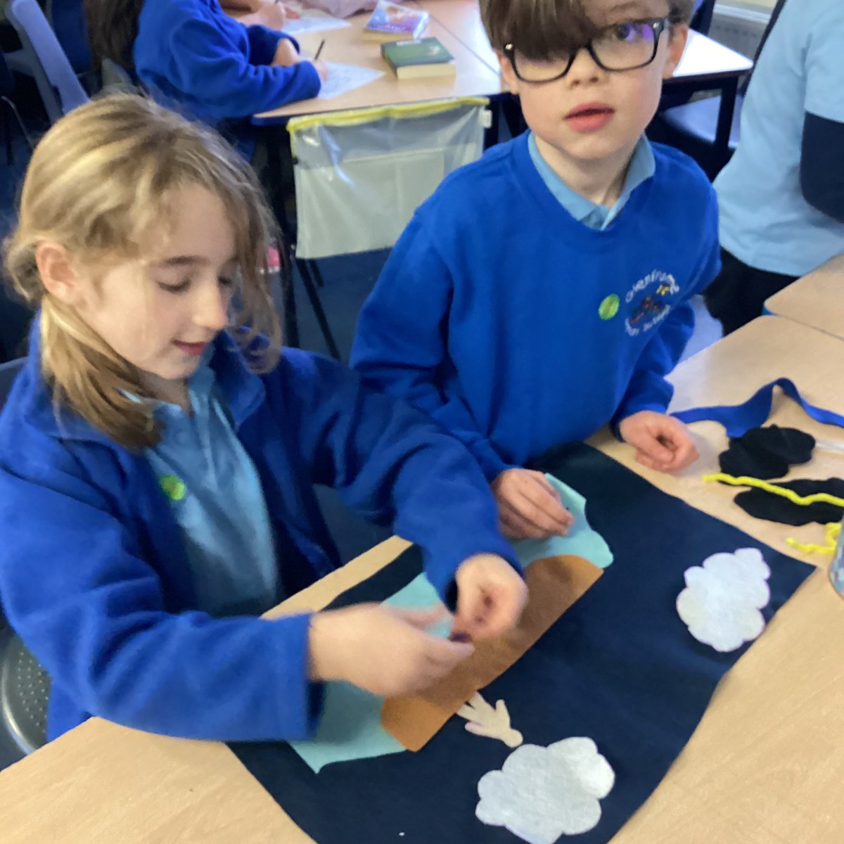 glenfromep's tweet photo. Cedar class using different art mediums for RE.#year3 #cedarclass https://t.co/XXADs0PEcy
