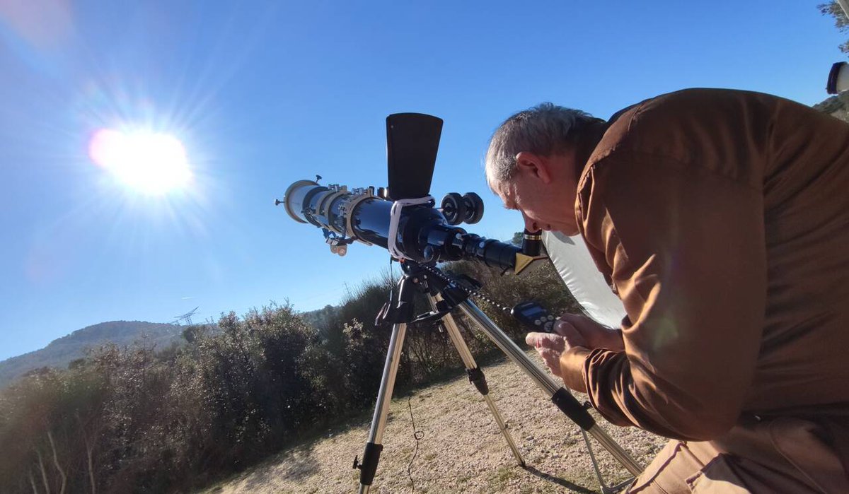 VMdraguignan's tweet photo. A l'#Observatoire de #Rocbaron, on a la tête dans les #étoiles... et le soleil!
https://t.co/kMdqHFAWh4 #Var #cassiope Astronomie #RegionSud https://t.co/Od7fXbogBp
