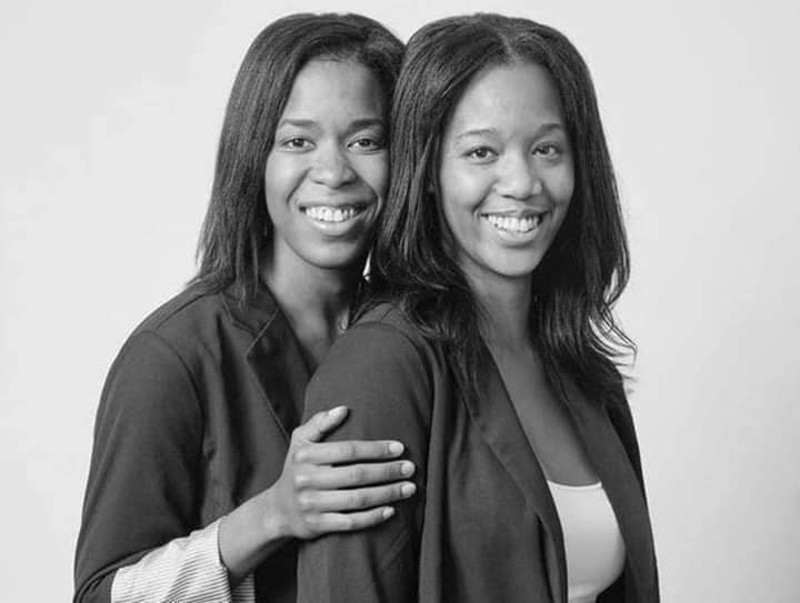 eliistender10's tweet photo. Canadian photographer Francois Brunell searches and photographs similar people, but who are not related to each other. He has currently photographed about 200 doppelgangers! https://t.co/OBcNnvnyIr