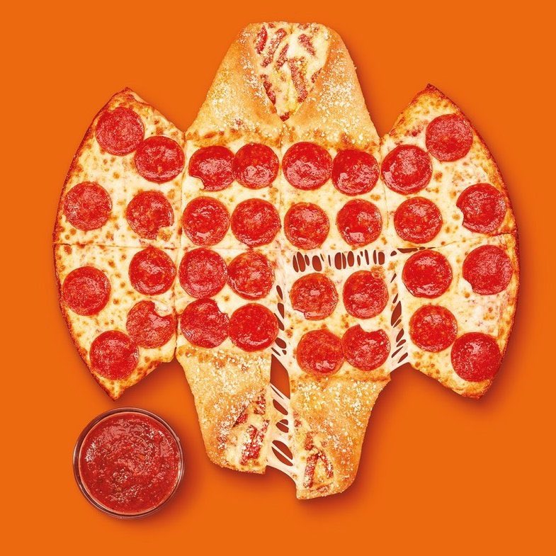 DCMotherbox's tweet photo. #TheBatman & @littlecaesars team up! #BeLikeTheBatman https://t.co/E80J71eFWX