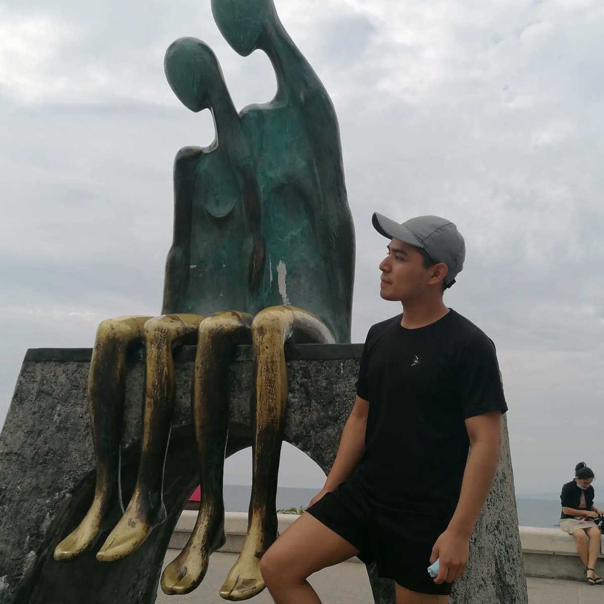 AlexIsntMe's tweet image. Viendo el chisme