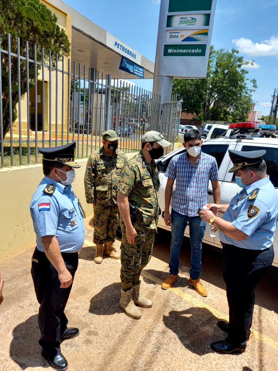 policia_py's tweet photo. del Sr. Intendente Municipal JORGE ENRIQUE CENTURIÓN, del Sr. Director de Policía del Departamento de Concepción Comisario General Inspector VÍCTOR RAMÍREZ DELGADILLO y de otras Altas Autoridades e invitados especiales.
__
#ComunicarEsServir #PoliciaPy https://t.co/jrlikAIfRu