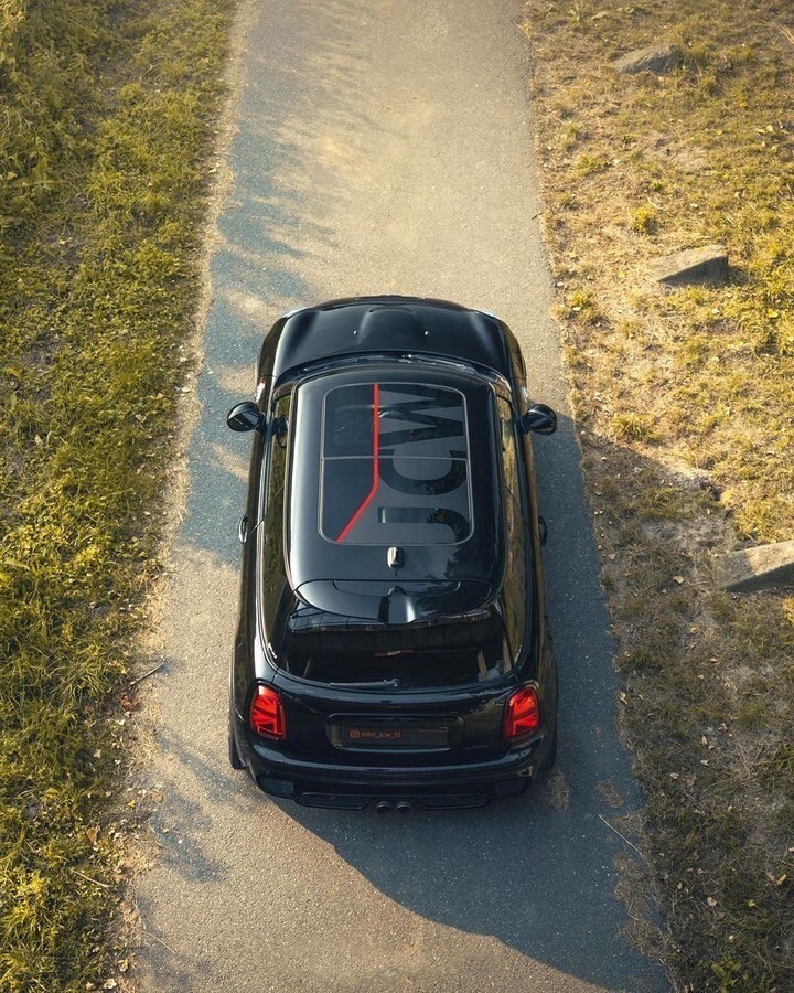 VinesgroupMINI's tweet photo. A birds-eye view of a MINI icon with the JCW Roof Decal 👀

📸 [instagram] @noortjeblokland &amp; @mini_jcw_f1

#JohnCooperWorks #JCW #MINI #VinesMINI https://t.co/ZfwurEO8dR