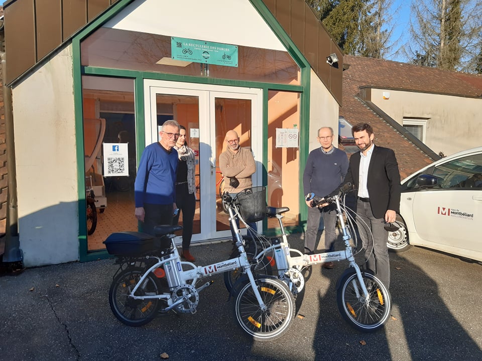 paysmontbeliard's tweet photo. ✅Avec @damiencharlet, Vice-Président PMA en charge des mobilités et Philippe Mathieu, conseiller délégué à PMA en charge des pistes cyclables 🚵‍♀️ https://t.co/DU1Ph2ocdl