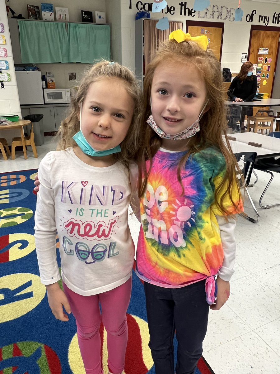 loveMrsG's tweet photo. Kinder friends showing love and kindness this week! Sweetness all around!!! #teamminter #GreatKindnessChallenge https://t.co/LTqbgyR006