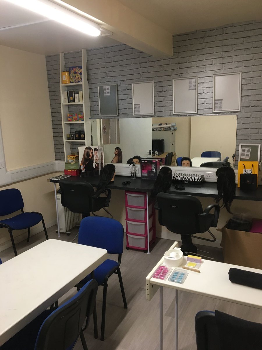 hmpps's tweet photo. Offenders in Sheffield spent 2,500 hours restoring a building so it can help reduce anti-social behaviour.

It now hosts services to support students at risk of exclusion &amp; includes a mock court room to demonstrate the impact of crime. 

See the before and after photos ⬇️ https://t.co/7S3ARXI084