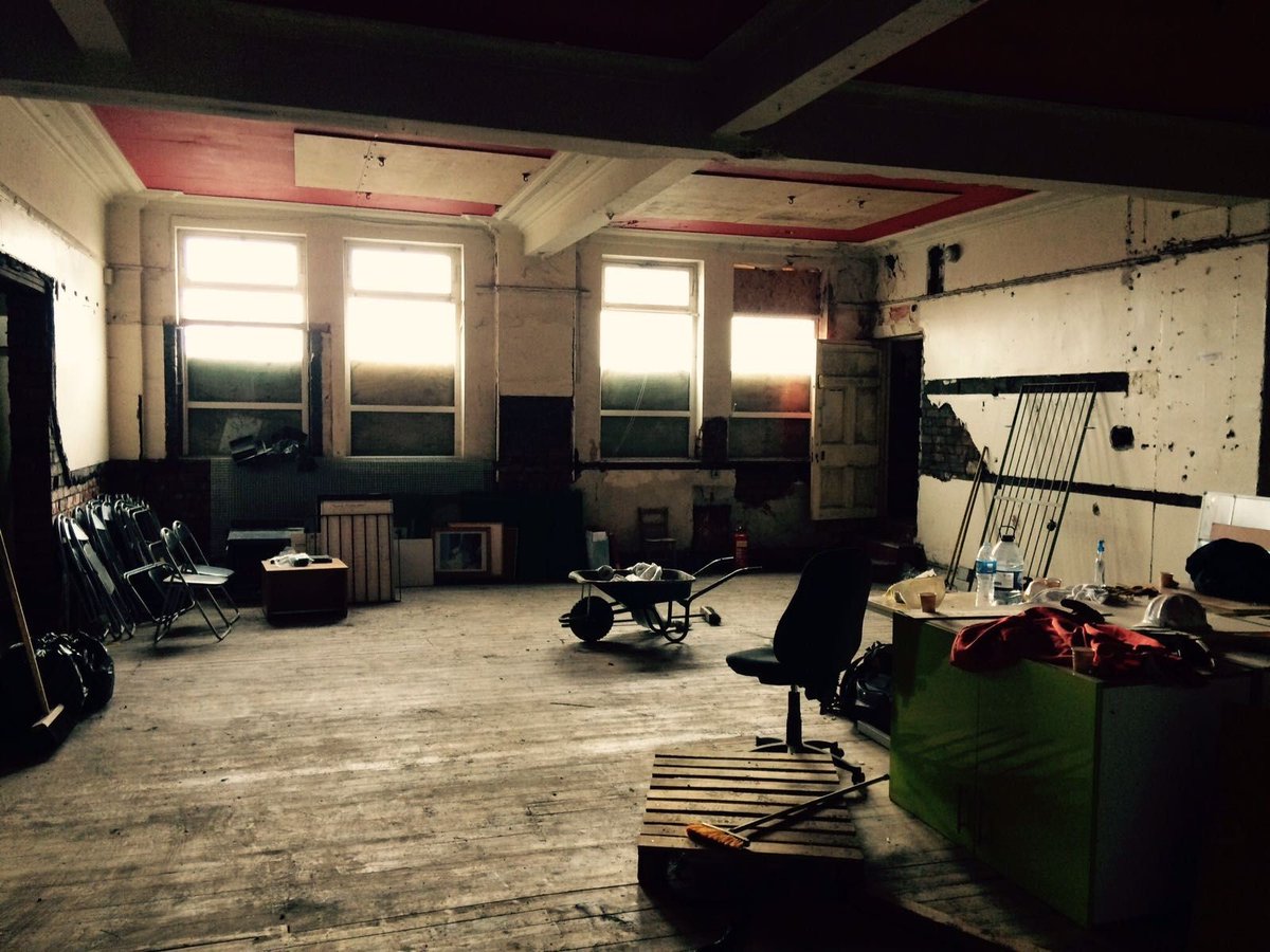 hmpps's tweet photo. Offenders in Sheffield spent 2,500 hours restoring a building so it can help reduce anti-social behaviour.

It now hosts services to support students at risk of exclusion &amp; includes a mock court room to demonstrate the impact of crime. 

See the before and after photos ⬇️ https://t.co/7S3ARXI084