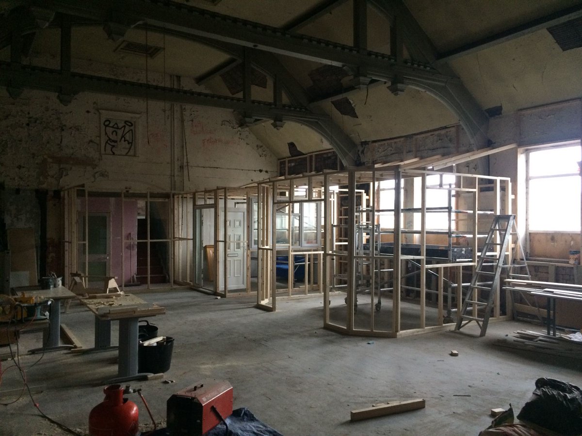 hmpps's tweet photo. Offenders in Sheffield spent 2,500 hours restoring a building so it can help reduce anti-social behaviour.

It now hosts services to support students at risk of exclusion &amp; includes a mock court room to demonstrate the impact of crime. 

See the before and after photos ⬇️ https://t.co/7S3ARXI084
