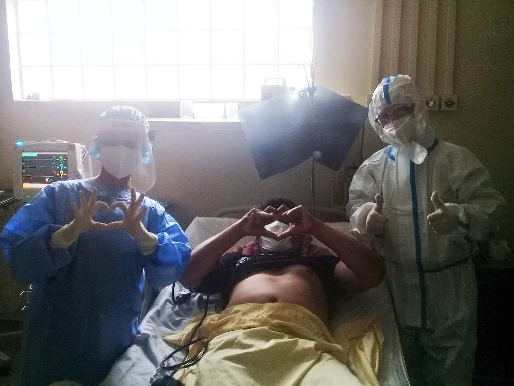 eliades_mejias's tweet photo. Donde el arte de la medicina es amada, también existe amor por la humanidad.
#HéroesDeLaSalud #CubaPorLaVida
@cubacooperaven @Cubacooperabol2 

@AdanVillavicen5 @altunaga_perez 
@saili_blanco @CDIDra_KellyAnn https://t.co/7XpMeCVk9l