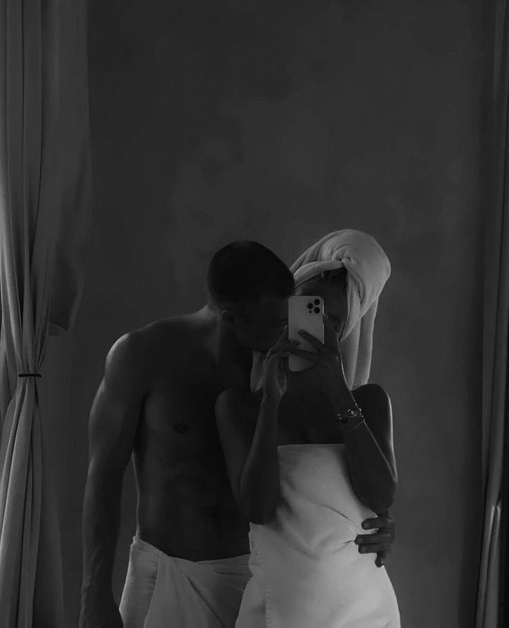 julie シ tweet media