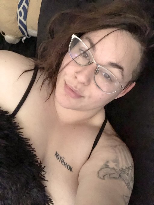 I feel like this is a photo in one of those movie montages about some guys dead wife he just happened<a href="/tag/petplay"class="tags"><span>#petplay</span></a><a href="/tag/catgirl"class="tags"><span>#catgirl</span></a><a href="/tag/schoolgirlskirt"class="tags"><span>#schoolgirlskirt</span></a><a href="/tag/footfestish"class="tags"><span>#footfestish</span></a>