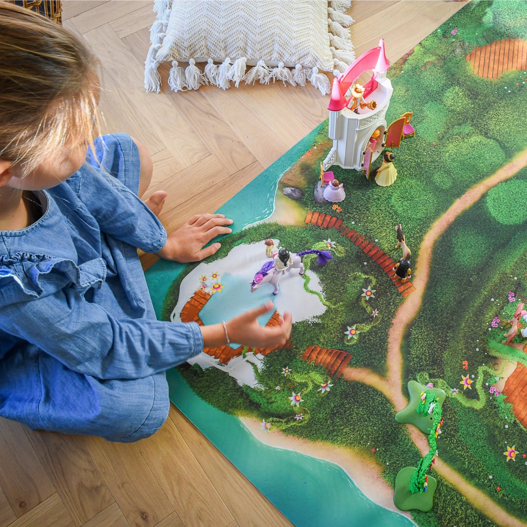 Tapis_Carpeto's tweet photo. Avec le Lagon Féérique on vous offre du rêve, de la douceur, de la magie, de la couleur..

L'aviez vous remarqué ce coin enneigé du tapis de jeu ? 

Patinoire enchantée, lac gelé, banquise étincelante... à vous de décider !

#imagination #feerie #jeuenfant #jouet #tapisdejeu https://t.co/2cY3kq5XUI