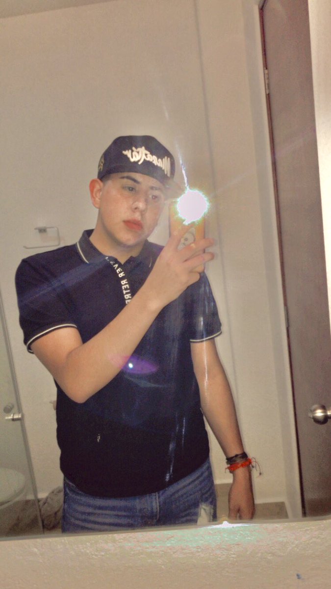 RobertoDavidc14's tweet photo. Que show, Siganme ✌🏻🧿#gay #juarez https://t.co/qSHdESzlUt