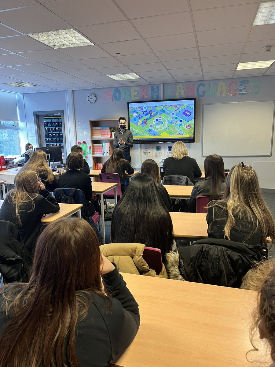 BathAcadML's tweet photo. 1/4. We had our #MeettheProfessional event today! Peter from @FDFScotland described the different career options that value languages: buying, sales, marketing, new product development, technical and quality sector. Check out this map for more info: https://t.co/tr7pLwo4pE https://t.co/5YNkgby6Hw