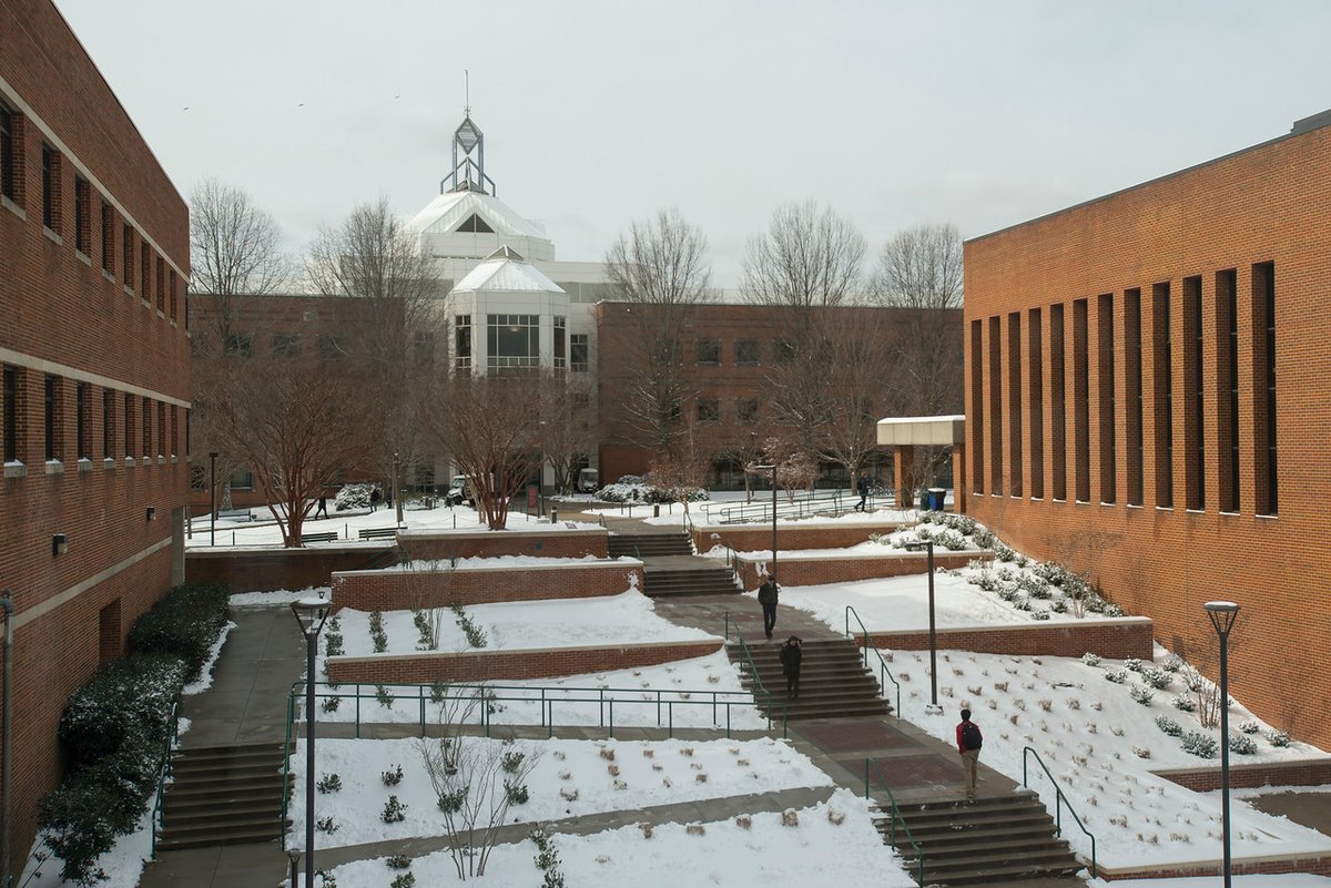 GeorgeMasonU's tweet photo. Happy start of the Spring semester, Patriots!

We hope your break was restful and you're ready for a productive semester ahead! #MasonNation 💚💛

📷: Creative Services https://t.co/G1zStkNk2G