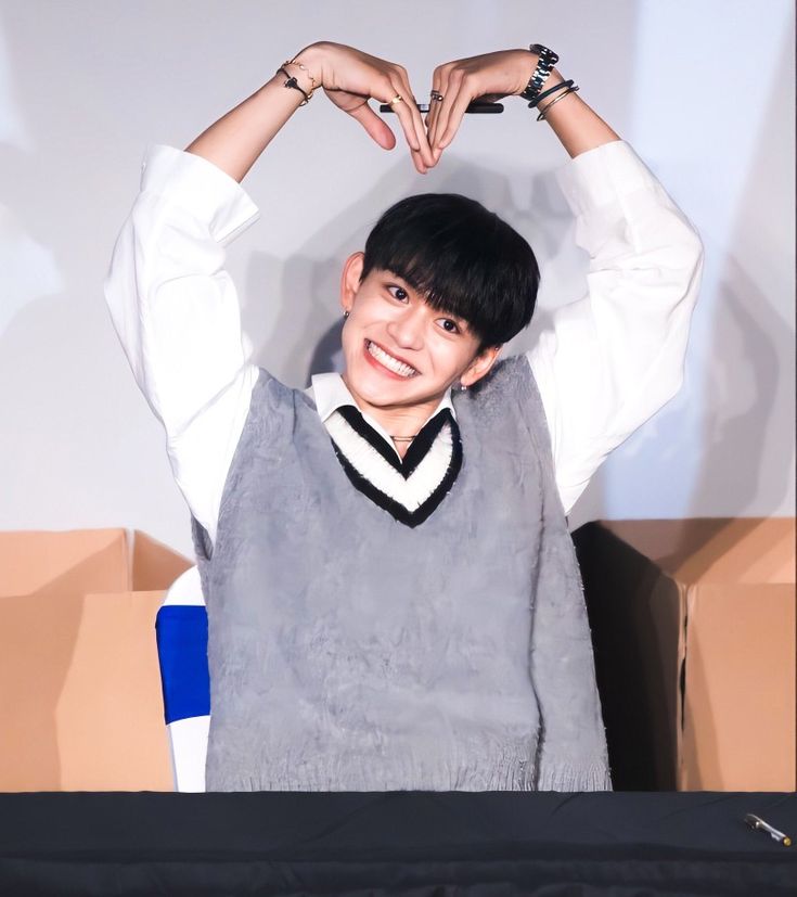 lucas_turkey's tweet photo. "Bazen, bazı şeyleri sadece insanlar görsün diye yapmayız. Bizim için de doğru olan şey olmalı, kalpten gelerek yapılmalı." - Lucas

#HAPPYLUCASDAY
#OurBrightestLightLucas https://t.co/GNzY6tU9cY