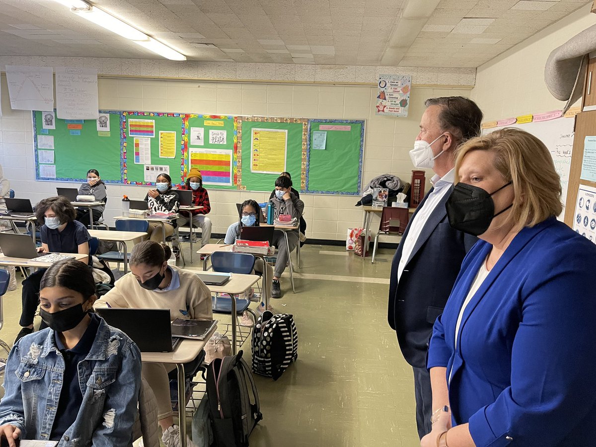 johncraven1's tweet image. HAPPENING NOW: @GovNedLamont visiting Blackham School in #Bridgeport. The kids are masked here; it’s one of the emergency orders he’s asking state lawmakers to temporarily codify into law

Story tonight at 5:00 on @News12CT