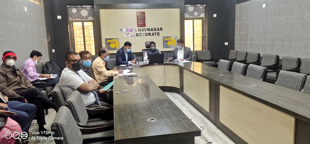 Collectorbhav's tweet photo. આજ માનનીય કમિશ્નર -વ- સચિવશ્રી (ગ્રામ વિકાસ) સોનલ મિશ્રા મેડમના અદયક્ષ સ્થાને કોવિડ ૧૯ વાયરસ અંગે જિલ્લાની કોર કમિટીની વર્ચ્યુલ મીટિંગ યોજાયેલ.જેમાં કોવીડ૧૯ કેસોની હાલની પરિસ્થિતી,કોન્ટેક્ટ ટ્રેસિંગ,કન્ટેનમેન્ટ ઝોન,ધન્વંતરી રથ,સંજીવની રથ તથા રસીકરણની અંગે ચર્ચા કરી સમીક્ષા કરેલ. https://t.co/nbiopDIAuC