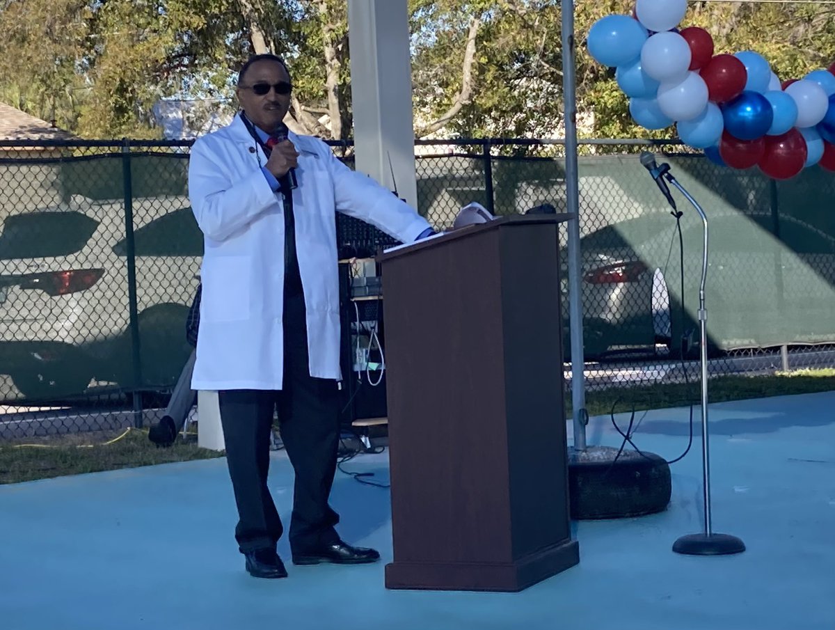 CouncilmanViera's tweet image. Great time at @Dunbar_Magnet for the B.E.S.T. White Coat 5th grade Ceremony. This program - supported by @hydeparkumc @MoffittNews &amp;amp; others - supports youth aiming for service in the medical field. Joined by many including @JaneCastor Commissioner Gwen Myers &amp;amp; @LynnSchoolBoard.