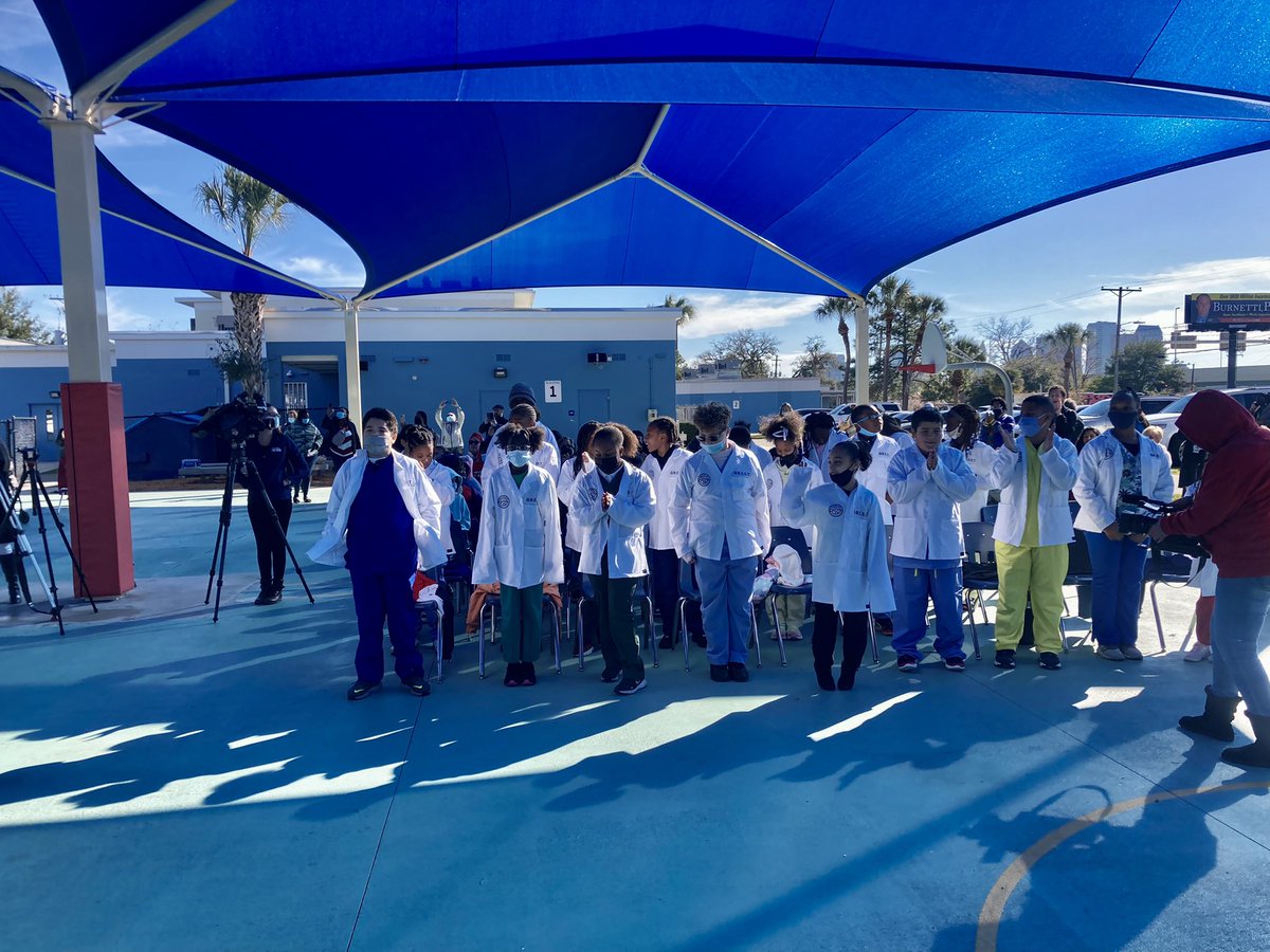 CouncilmanViera's tweet image. Great time at @Dunbar_Magnet for the B.E.S.T. White Coat 5th grade Ceremony. This program - supported by @hydeparkumc @MoffittNews &amp;amp; others - supports youth aiming for service in the medical field. Joined by many including @JaneCastor Commissioner Gwen Myers &amp;amp; @LynnSchoolBoard.