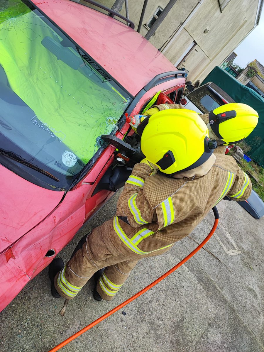 trainingcfrs's tweet image. This weekend training instructors visited St Mary&apos;s on the IOS &amp;amp; spent 2 days working with firefighters from all islands. Entrapment by vehicles and working at height including confined spaces. The islands will be getting busy soon so skills are honed and ready for action.