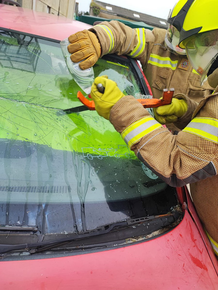 trainingcfrs's tweet image. This weekend training instructors visited St Mary&apos;s on the IOS &amp;amp; spent 2 days working with firefighters from all islands. Entrapment by vehicles and working at height including confined spaces. The islands will be getting busy soon so skills are honed and ready for action.