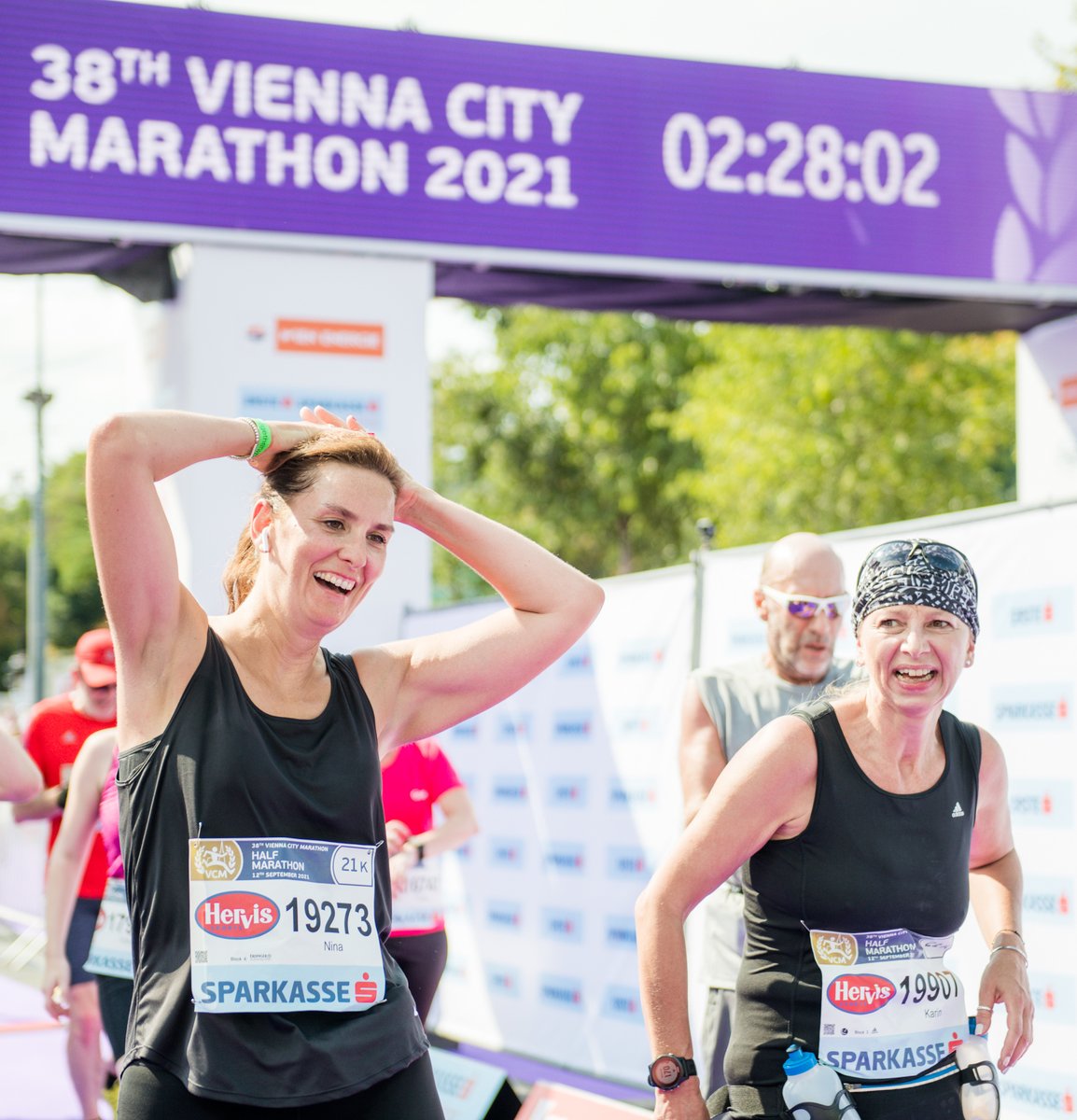 Vienna_Marathon's tweet photo. Heute in 𝟑 𝐌𝐨𝐧𝐚𝐭𝐞𝐧 willst du das fantastische Gefühl haben, dabei gewesen zu sein. 🏃♀️🏃❤👟🌳🎡🏅
Today in 𝟑 𝐦𝐨𝐧𝐭𝐡𝐬 you will want to have the fantastic feeling of having been there.
#VCM2022 #24April #ViennaCityMarathon #TogetherWeRun #setyourgoals #RunVienna https://t.co/PuLhQgh6I4