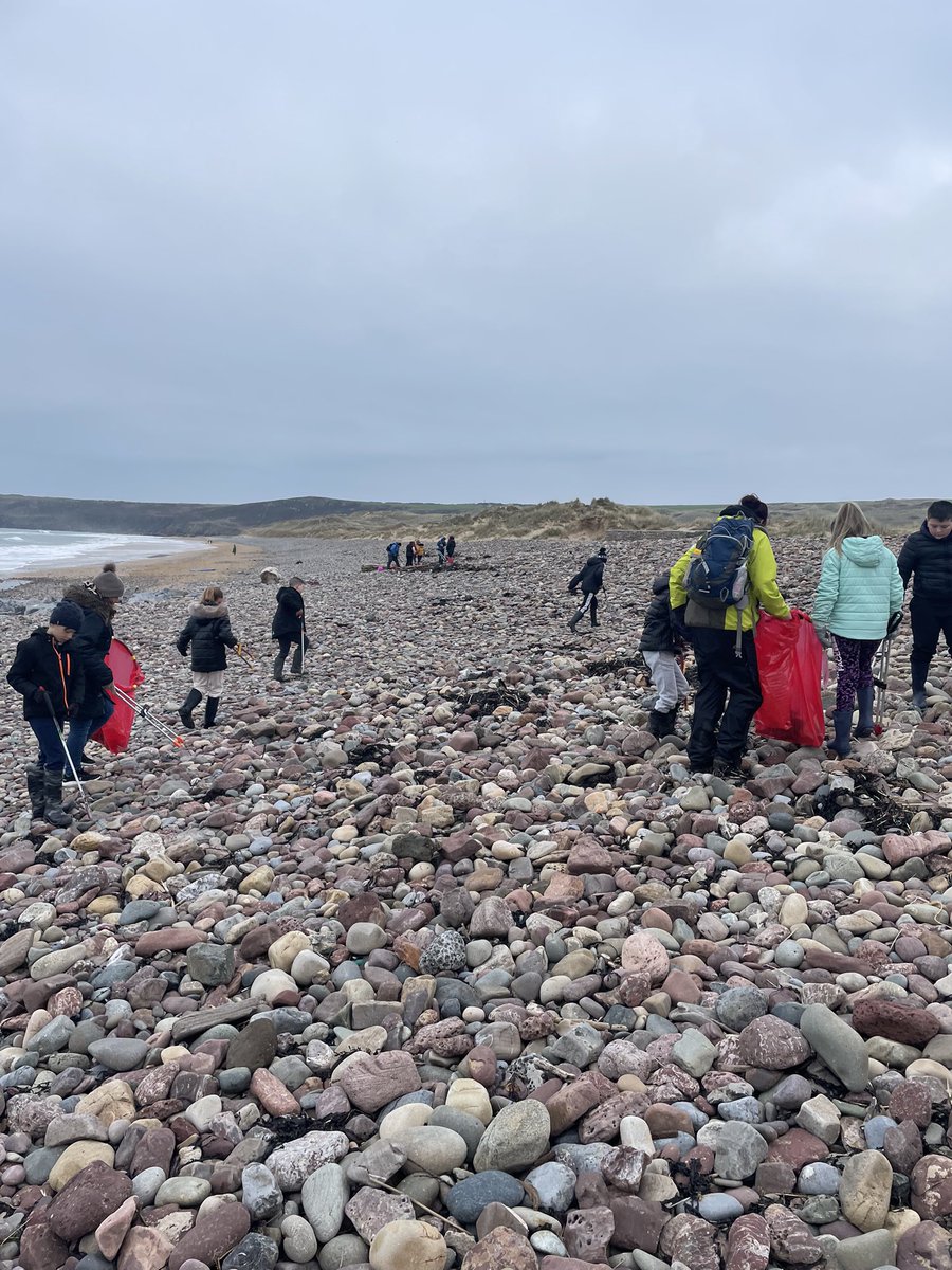 Monktonpriory's tweet photo. Class 5 have had an amazing day with @darwincentre 
studying Marine Plastic Pollution. They collected location data, participated in a beach clean, removed micro plastics&amp;studied plankton under the microscopes.#ethicalinformedcitizens #scienceandtechnology @_OLW_ @SchoolsPembs 🌊 https://t.co/6wTwHH8IWu