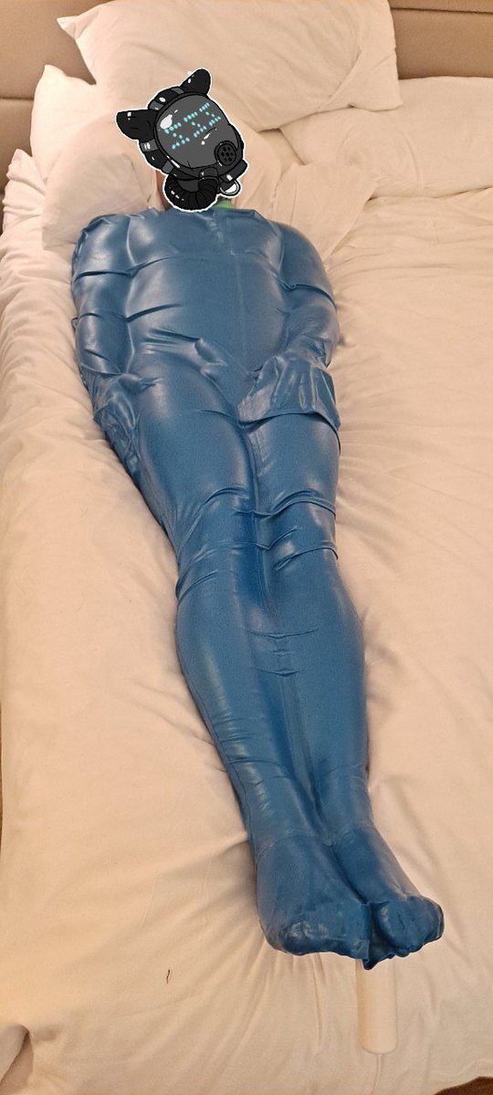 D3monicI's tweet photo. Testing a sleepsack with @RealBadger88 https://t.co/SJLlbFXC9w
