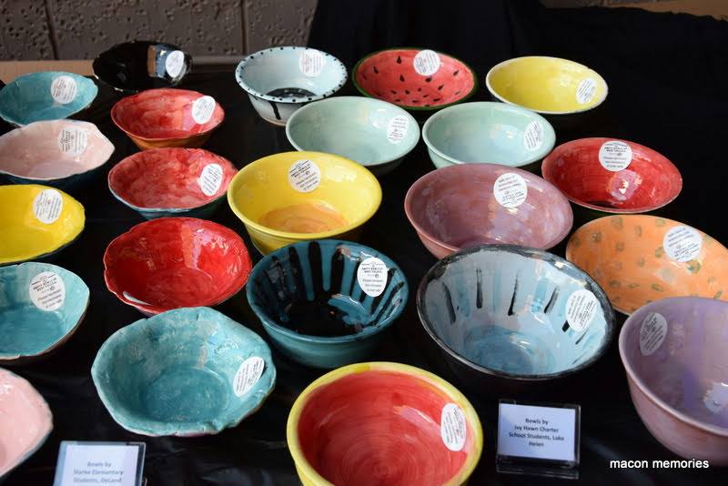 Help the hungry in our local communities through the food programs provided by the Neighborhood Center. Bring nonperishable food items to the event for raffle tickets to win fantastic gift baskets.  conta.cc/3rEbFYchttps:/…