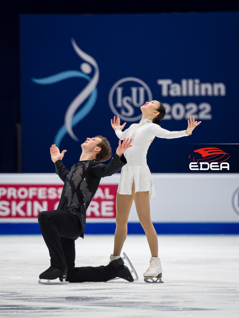 edeaskates's tweet photo. 🥇 AUDREY LU & MISHA MITROFANOV 🇺🇸
Amazing performances by Audrey Lu and @misha_mitrofanov97 ! Huge congratulations on their first title at #4ContsFigure !
.
.
.
#edeaskates #edeafamily #edeaconcerto #figureskating #iceskating #patinage #patinajesobrehielo #фигурноекатание https://t.co/8twwcqXAX3