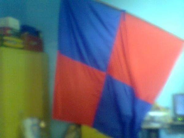 Ya que escuche en  @mundoCERRO que mucha gente no me conoce quisiera hacer una pequeña historia,alla  en el año 2006 en la lejana Inglaterra  creamos  Cerristas en Inglaterra con 1s amigos desde donde  apoyamos recibimientos , donación de banderas o cualquier actividad del club