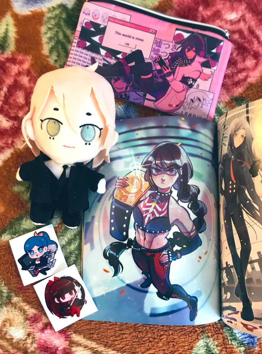__shslprince's tweet image. Bonus pic w some bundle goodies and concept art!! The main motif is a scary demon themed heel wrestler that’s beloved by children, researching different wrestlers and costumes was suuuuper fun!!