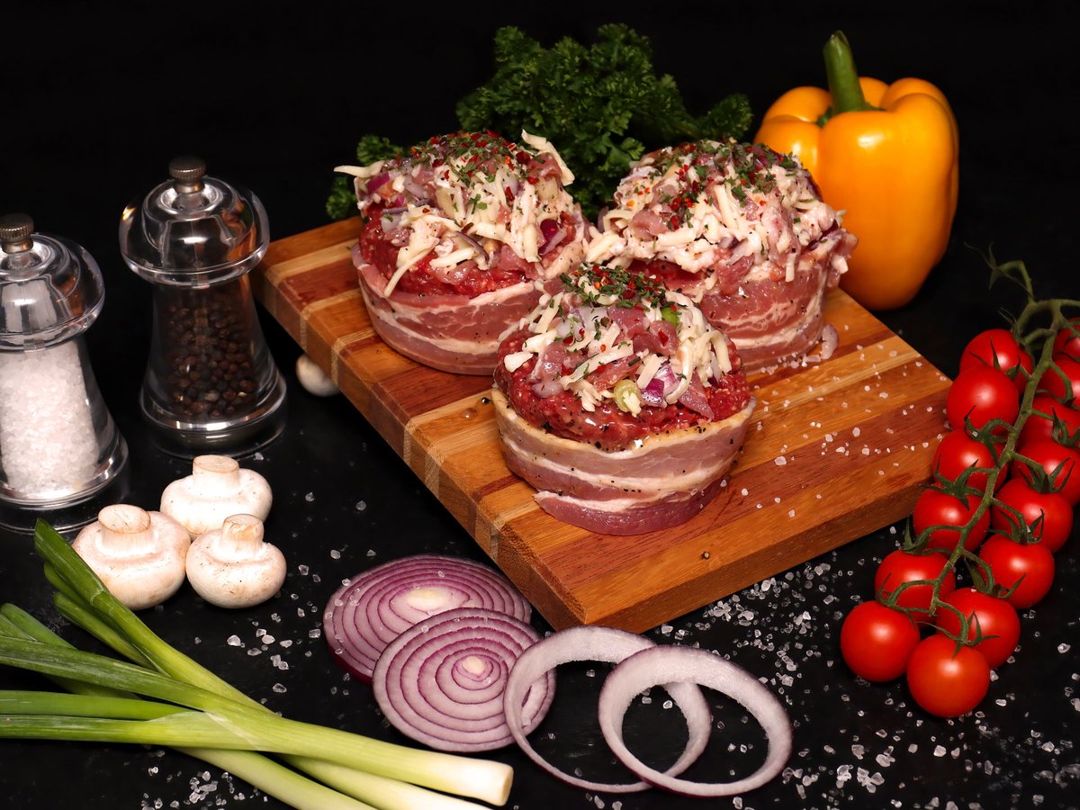 SpringwoodMeats's tweet image. Beef &amp;amp; Mushroom Truffles
Beef &amp;amp; Mushroom Truffle stuffed with Mozzarella, Bacon, spring Onion &amp;amp; wrapped
in Smoked Streaky Bacon with a touch of Sea Salt &amp;amp; Lampong Pepper.