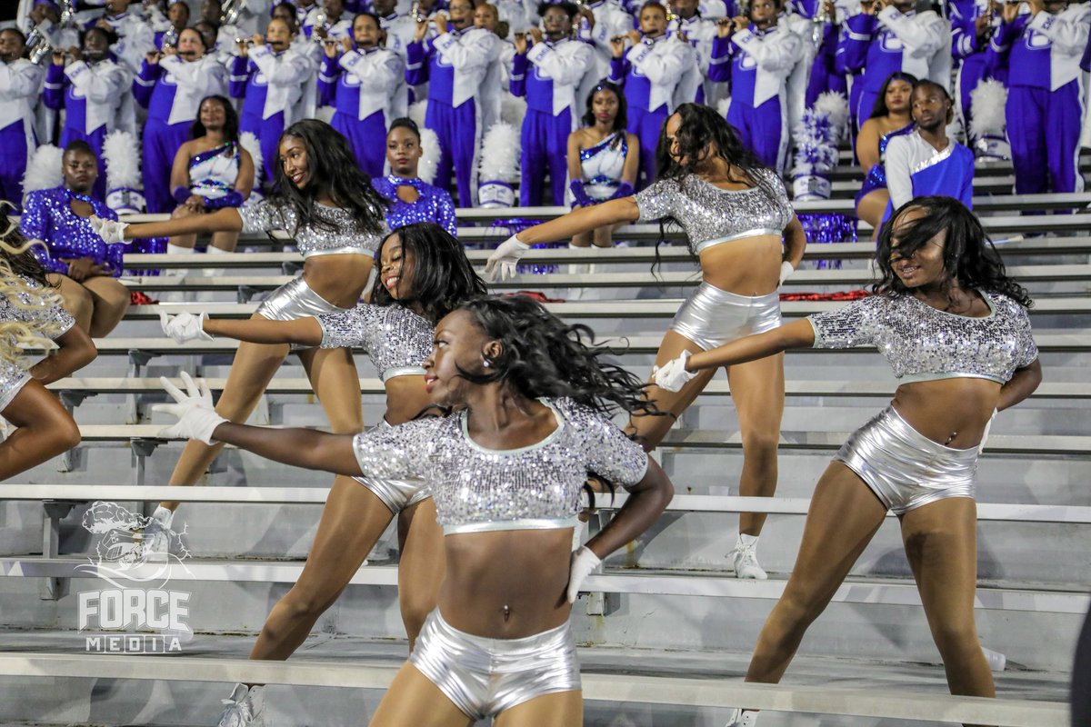 EbonyFireofHU's tweet photo. If you've got it, flaunt it 💙
.
.
.
#HamptonU #HamptonUniversity #HU #HUMF #MarchingFORCE https://t.co/67pBBkvfBY