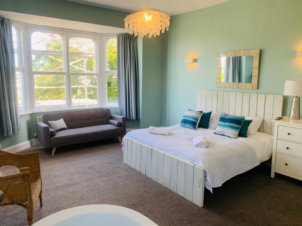 TheHolidayCots's tweet photo. Last minute deals at Yellowstones Beach House for Jan, Feb & March. Please contact the owners for more information.
๐Sleeps 1-26
https://t.co/EmWn5YmKO9
#Bournemouth #Dorset #SelfCatering #Unique #SpecialOffers #MidWeekBreaks #ShortBreaks https://t.co/UkvVjhU50M