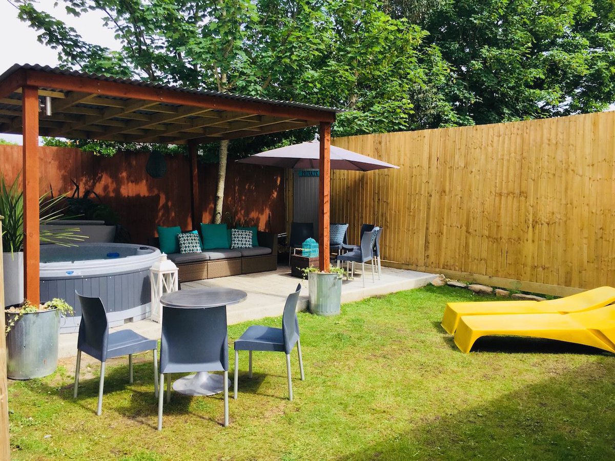 TheHolidayCots's tweet photo. Last minute deals at Yellowstones Beach House for Jan, Feb & March. Please contact the owners for more information.
๐Sleeps 1-26
https://t.co/EmWn5YmKO9
#Bournemouth #Dorset #SelfCatering #Unique #SpecialOffers #MidWeekBreaks #ShortBreaks https://t.co/UkvVjhU50M