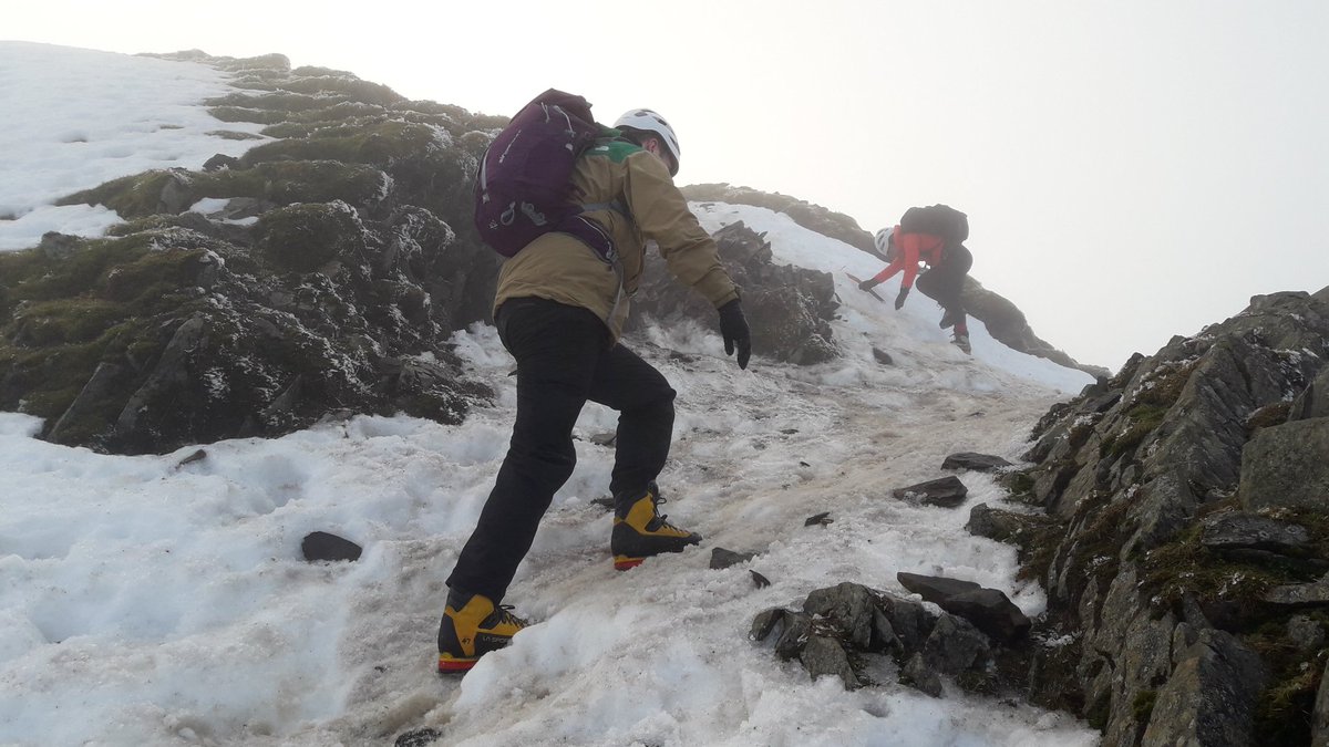 LakesWeather's tweet photo. Hard & icy snow above a large drop at the exit to #swirraledge If you slip can you stop? Aggressive footwork & iceaxes saw us safely up & down today #winterskillscourse #summitsafely Zac https://t.co/oA3HCPQeqP