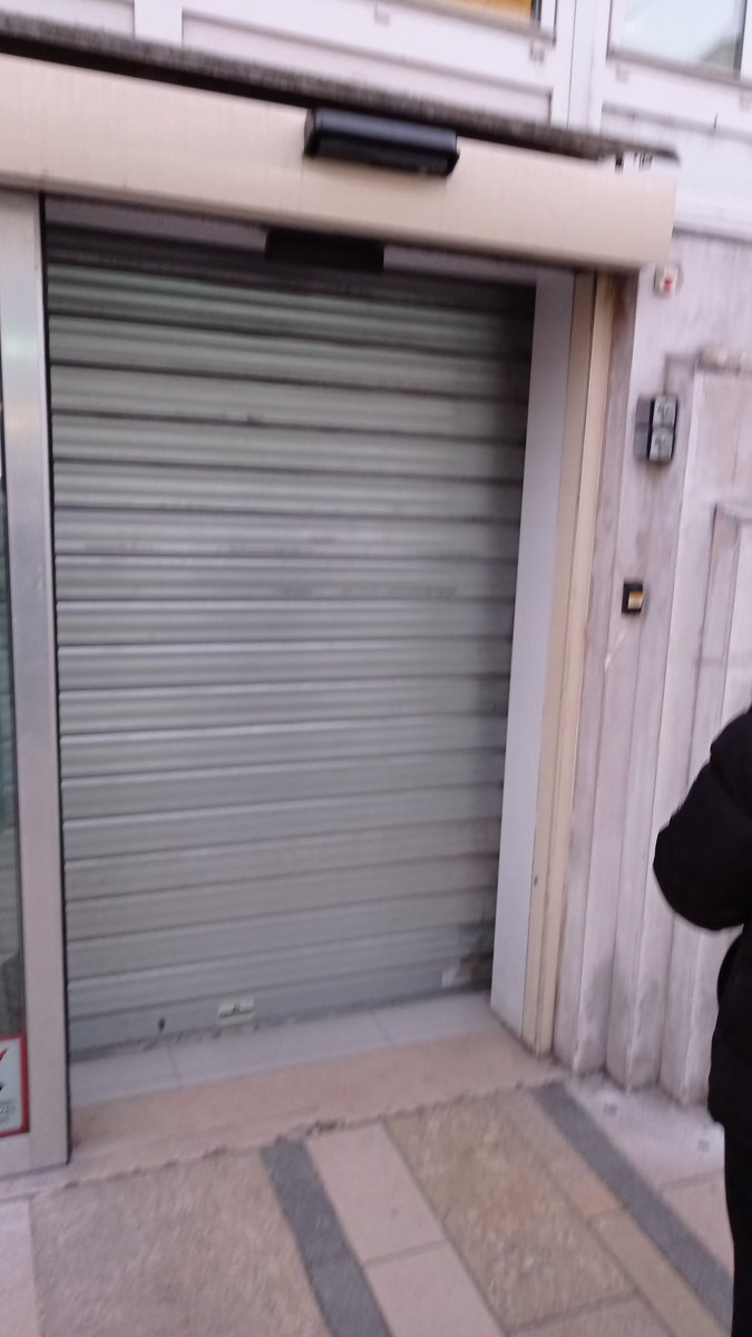 <a href="/lisalaposte/">La Poste</a>  <a href="/VilleCharenton/">Charenton</a>  bureau fermé à 17h30 ?????