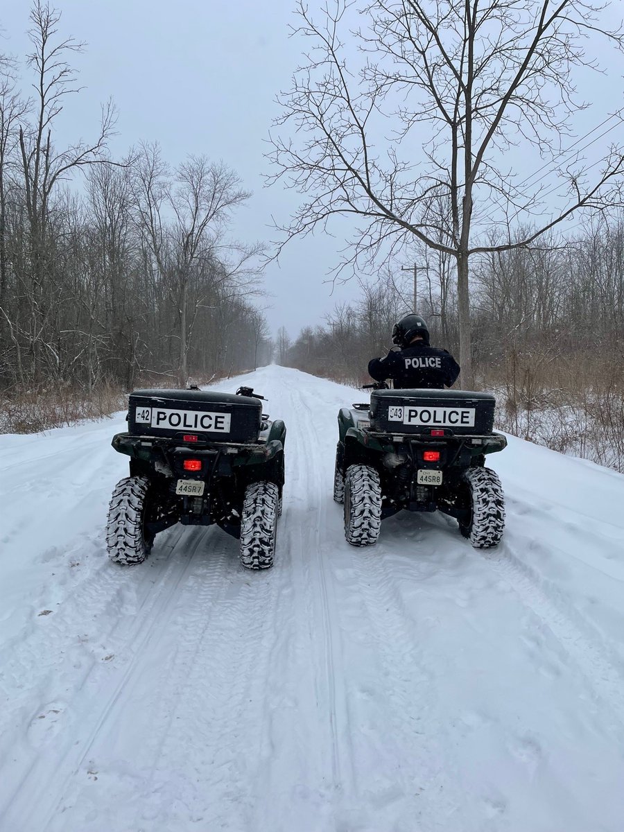 5Nrps's tweet photo. This past weekend @5Nrps patrolled beaches and trails @TownOfFortErie. Police enforced the Trespass to Property Act for unauthorized snowmobiles travelling along the trails. #safecommunity #pleasepayattention
Police will continue to monitor areas #keepingcommunitysafe🕵️ https://t.co/fN2cJ56j6o