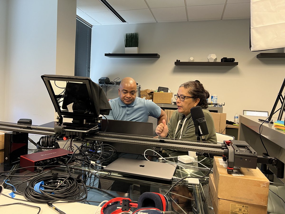 AgilePeter's tweet photo. Uptraining new #TeamEmrit to help improve customer experience!
#kaizen https://t.co/cXKebGrQoG